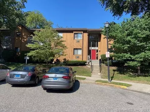 64 Riverview Dr #64, Bridgeport, CT 06610