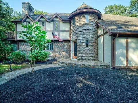 41 Blue Trail Dr, Prospect, CT 06712