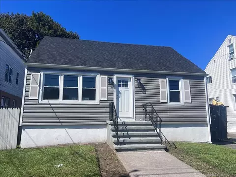 67 Yarwood St, Stratford, CT 06615
