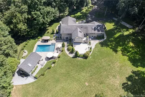 305 Mungertown Rd, Madison, CT 06443