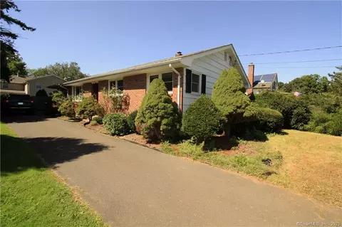 51 Birge Ave, Windsor Locks, CT 06096