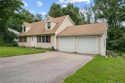 31 Blais Rd, Uncasville, CT 06382