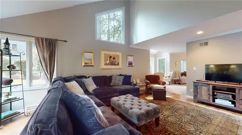58 Ironwood Rd #58, West Hartford, CT 06117