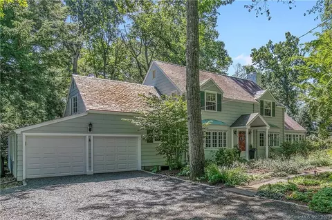 65 River Rd, North Haven, CT 06473