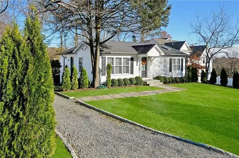 16 Wakenor Rd, Westport, CT 06880