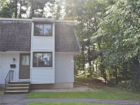 32 Northampton Ln #32, Plainville, CT 06062