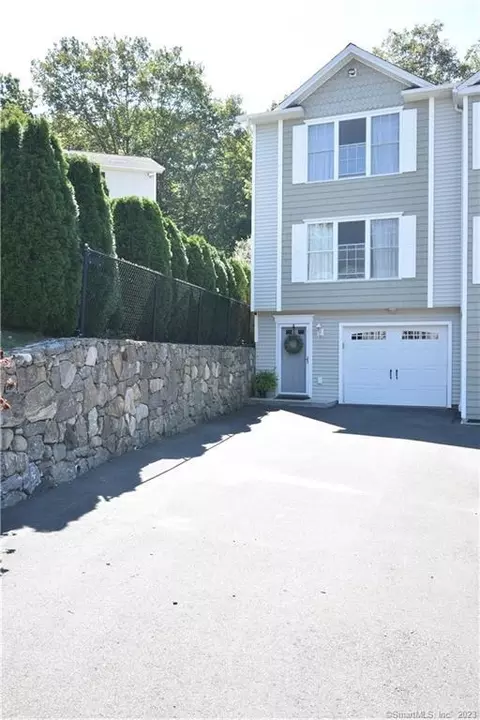 129 Taft Pt #1, Waterbury, CT 06708