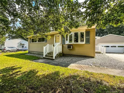 320 Indigo St, Groton, CT 06355
