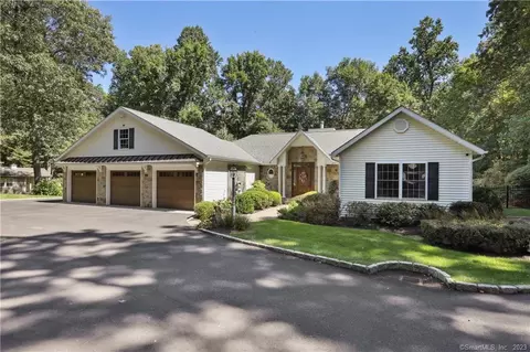 11 Vale Rd # c, Brookfield, CT 06804