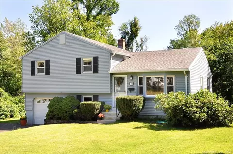 10 Gantley Rd, Windsor Locks, CT 06096