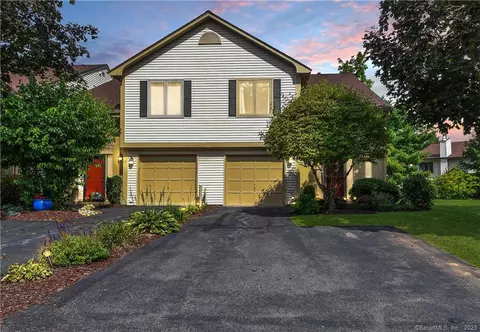 14 Apple Hl #14, Newington, CT 06111