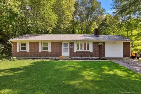 202 Moxley Rd, Uncasville, CT 06382