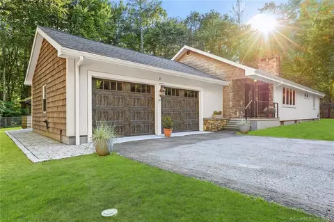 91 Richards Dr, Monroe, CT 06468