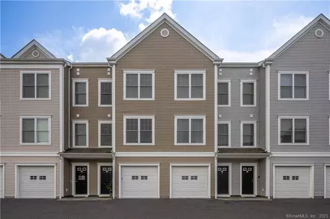 417 Copper Square Dr #417, Bethel, CT 06801