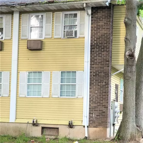 65 Angel Dr #B, Waterbury, CT 06708