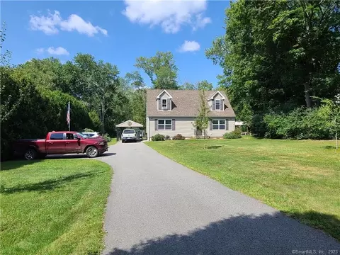 83 Lake St, Plainfield, CT 06354