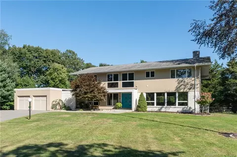 208 Great Neck Rd, Waterford, CT 06385
