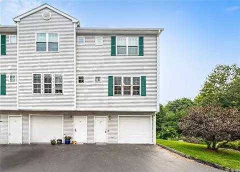 44 Harbor View Ln #44, Norwich, CT 06360