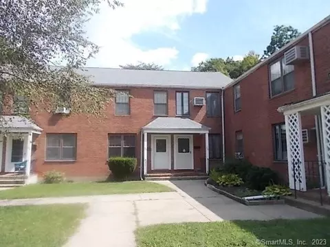 32 Nob Hill Cir #32, Bridgeport, CT 06610