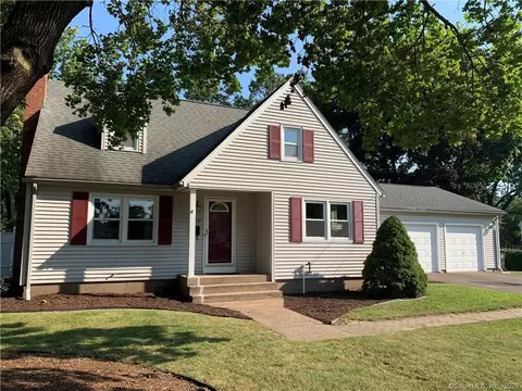 420 Elmwood Dr, Windsor Locks, CT 06096