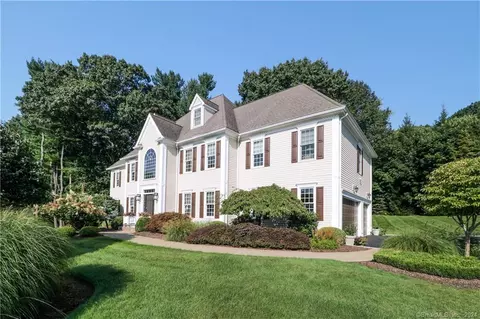 15 Old Tree Farm Ln, Trumbull, CT 06611