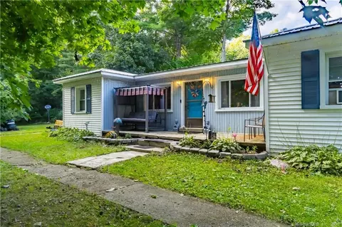 11 Ash St, Putnam, CT 06260