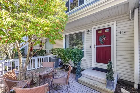 510 E Main St #214, Stratford, CT 06614