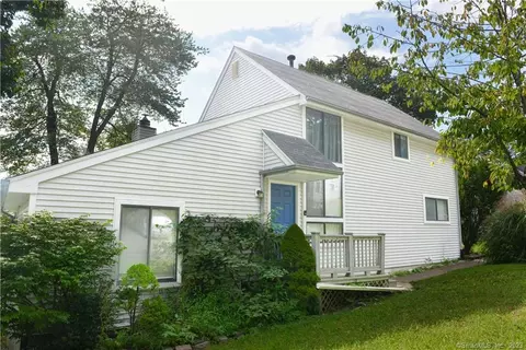 17 Hurley Cmns, Bristol, CT 06010