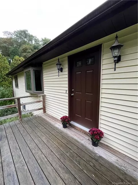12 Beckwith Rd, Haddam, CT 06438