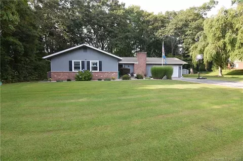 8 N Ledge Rock Rd, East Lyme, CT 06333