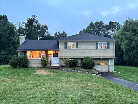 20 Knollcrest Dr, Brookfield, CT 06804