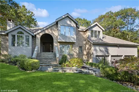 8 Sierra Way, Danbury, CT 06810