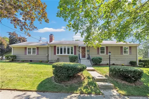 134 Parkway Dr, Stratford, CT 06614