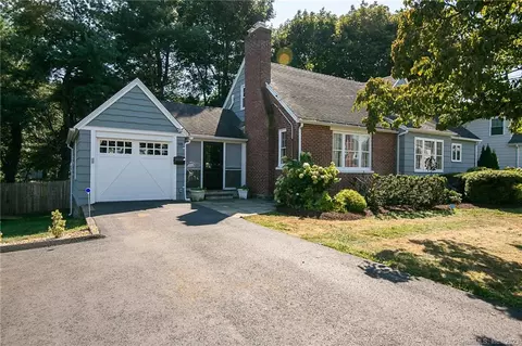 115 Edge Hill Rd, Fairfield, CT 06824