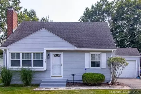 17 Chamberlin Dr, West Hartford, CT 06107