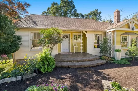 8 Enterprise Ave, Stonington, CT 06379