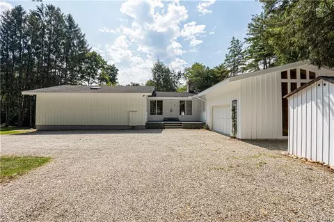 34 Blackwood Ln, Stamford, CT 06903