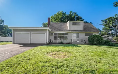 33 Seminole Cir, West Hartford, CT 06117