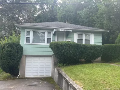 51 Lancaster St, Watertown, CT 06779