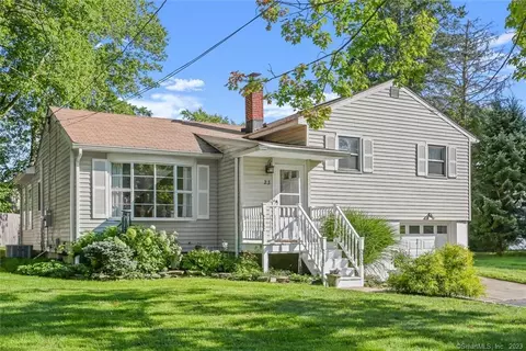 23 Greenbriar Cir, Fairfield, CT 06824