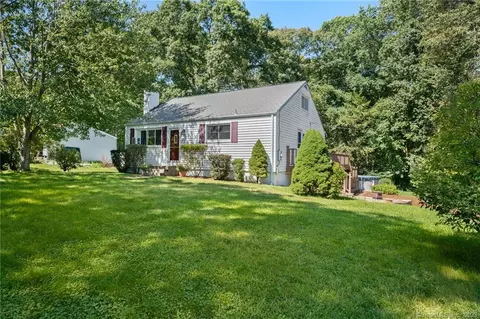 20 Marilyn Rd, Waterford, CT 06385