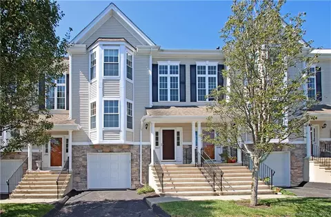 2003 Briar Woods Ln #2003, Danbury, CT 06810