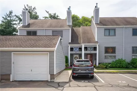 72 Crossroads Ln #72, Glastonbury, CT 06033
