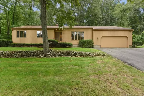 111 Glenmeadow Dr, Northford, CT 06472