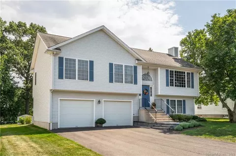 40 Colonial Hts, Meriden, CT 06451