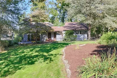 3 Mansfield Pl, Westport, CT 06880