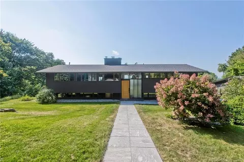 20 Pleasant View Dr, Somers, CT 06071