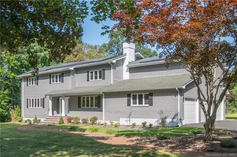 21 Forest Glen Dr, Woodbridge, CT 06525