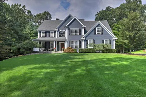 29 Surrey Ln, Trumbull, CT 06611