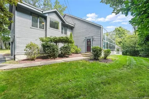 13 Somers Ln, Oxford, CT 06478